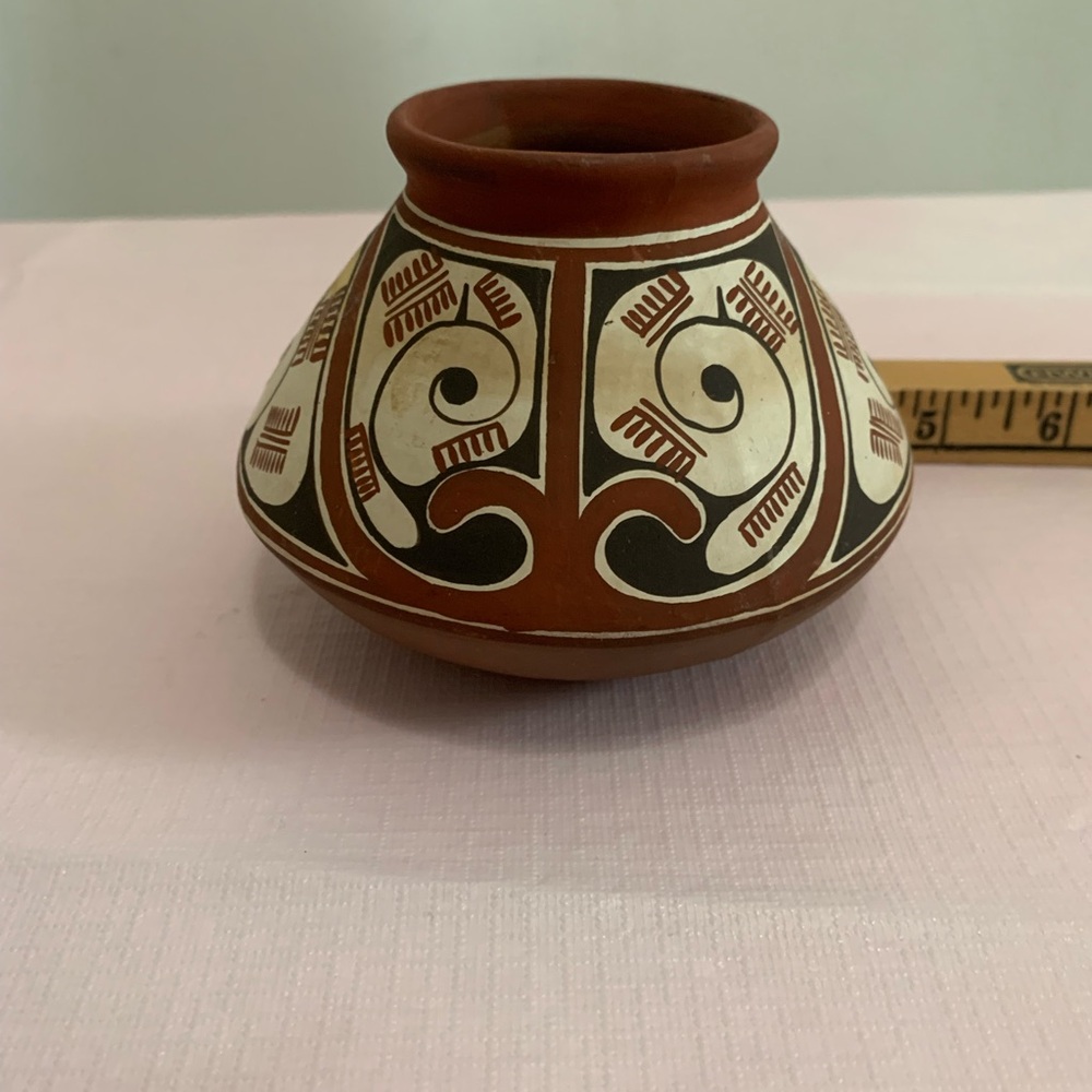 Quibor Lara Pottery Venezuelan Bud Vase Hand Painted - Picture 4 of 8